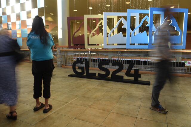 small-GLS24_US event photos_Lobby elements 4