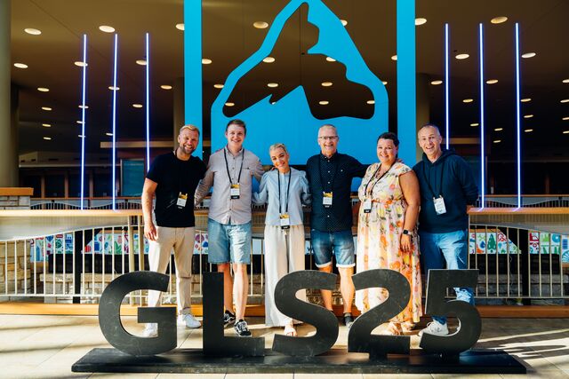 small-GLS25_Promo Photo_Guests10